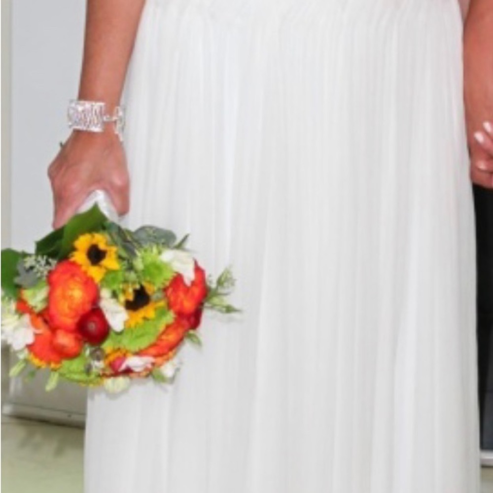 Wedding Dress - Picture 4 of 10